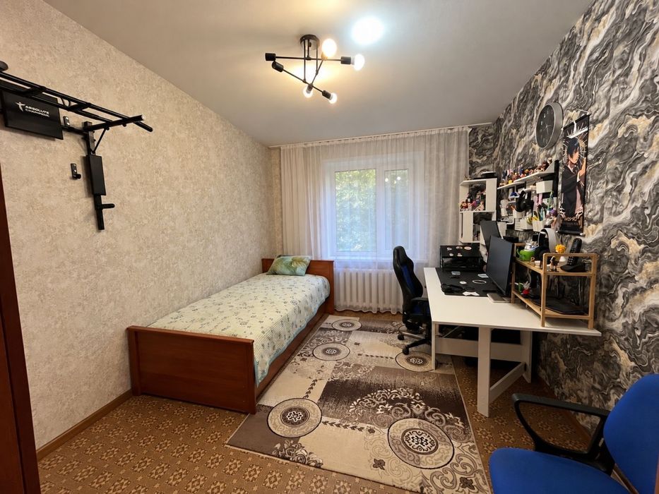 Продам 4 комнатную квартиру