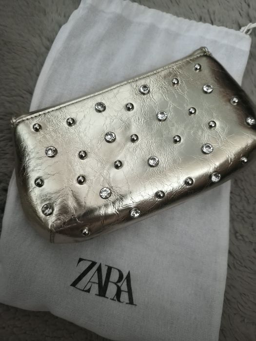 Златиста чанта Zara