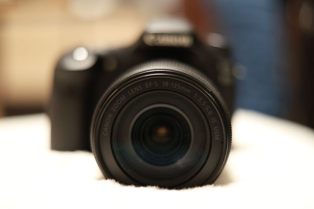 Camera foto CANON EOS 80D cu accesorii, ca noua