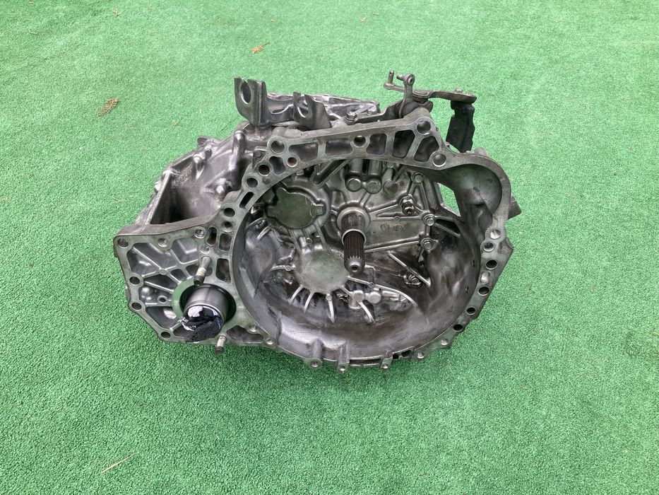 Ръчна скоростна кутия за тойота рав4/Toyota rav4 2.2D4D 06-11г