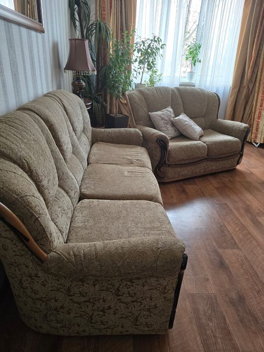 Диваны две штуки