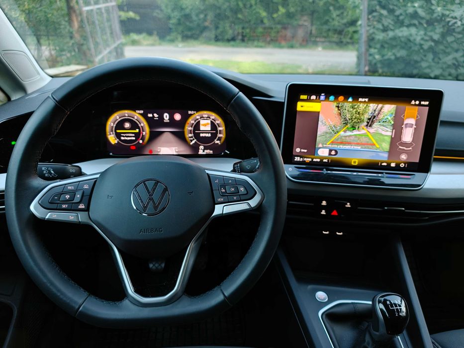 VW Golf 8.5 Facelift (2024)–1.5 TSI (4 cilindri) 150 CP–Cutie manuală