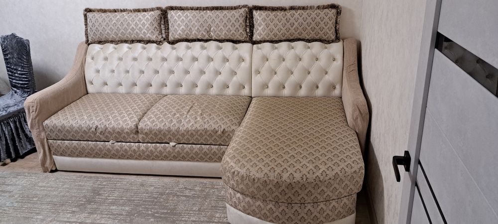 Диван угловой в отличном состоянии