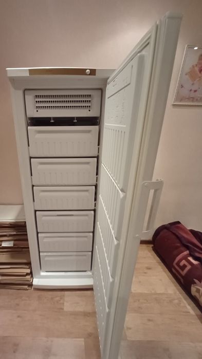 Продам морозильную камеру