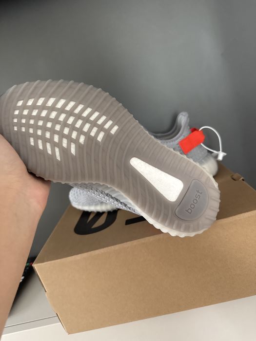 yeezy boost 350 v2 42 2/3!!PRODUS NOU!!VERIFICARE COLET