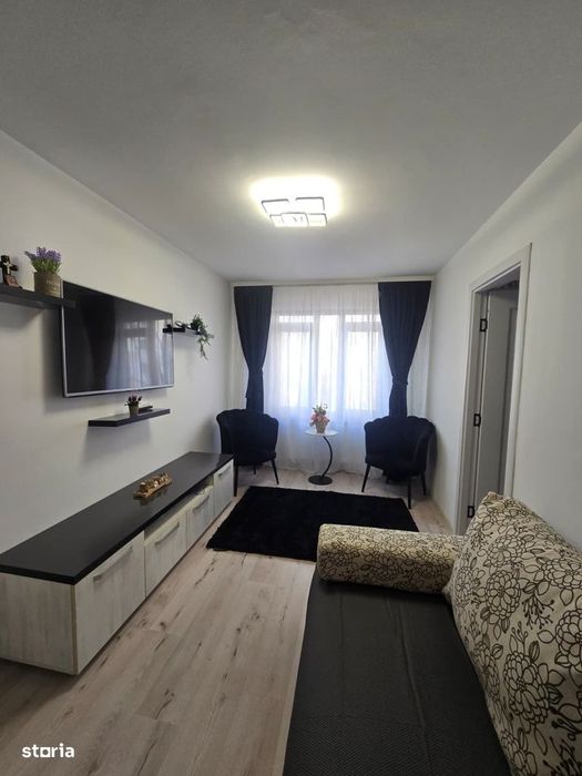 3 camere, Liceul Decebal, renovat.