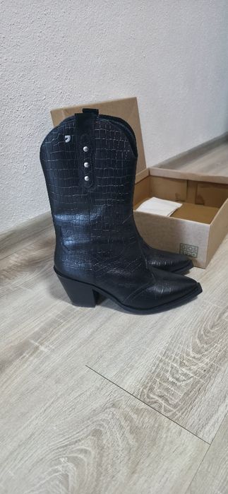Ботуши 39ти номер