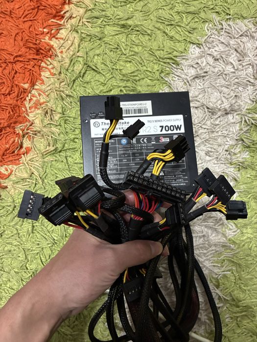 Блок питания Thermaltake TR2 S 700 Вт
