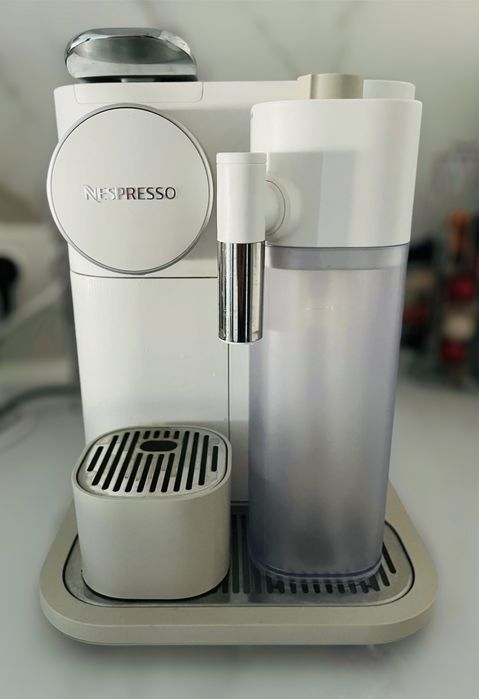 Aparat cafea Nespresso Gran Lattissima De'Longhi