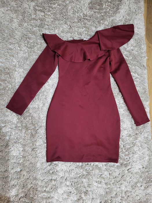 Червена елегантна рокля