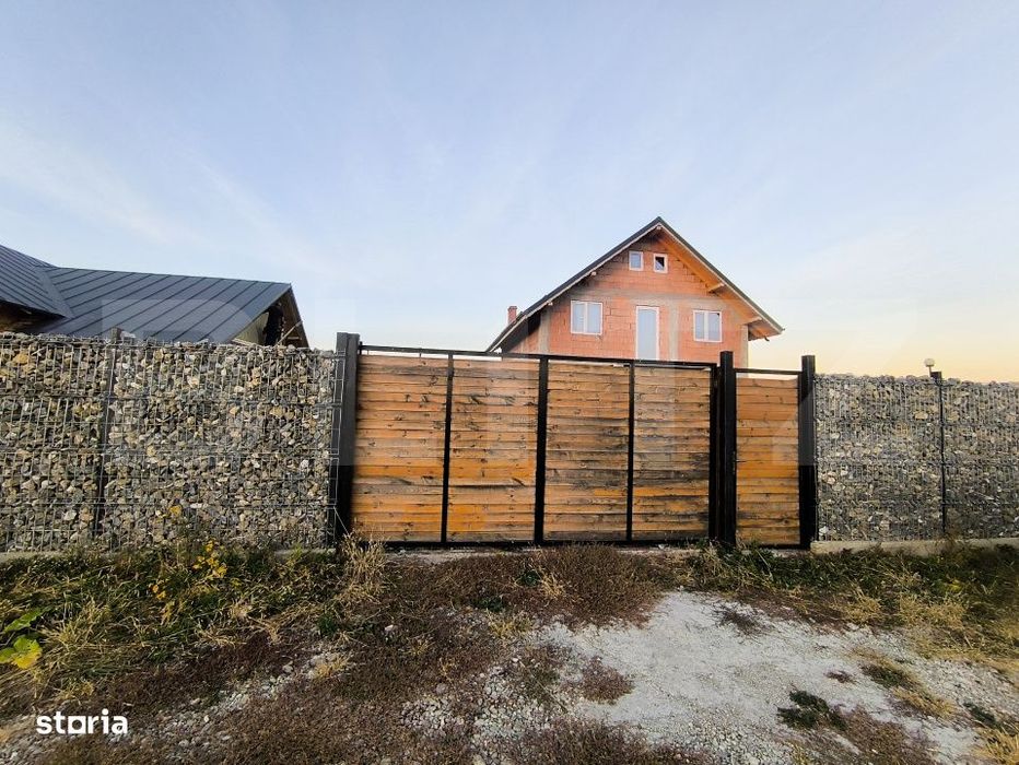 Casa P+M cu teren 486mp, Halchiu