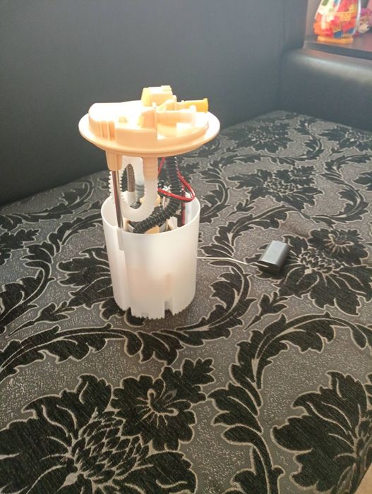 Оригинална Ел.бензинова помпа за Опел виваро