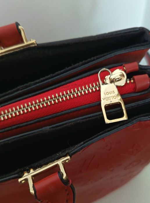 Vand geanta Louis Vuitton autentică