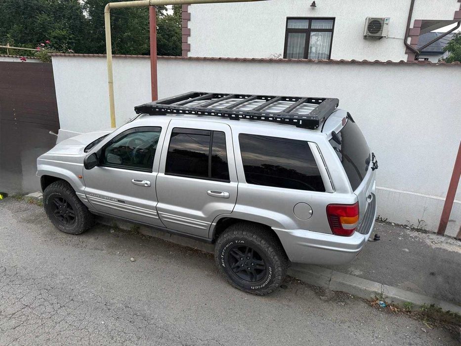 Se vinde masina Jeep