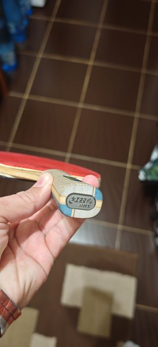 Paletă custom DHS Wind s 1030 și fețe Victas V15 Limber și Stiga DNA F