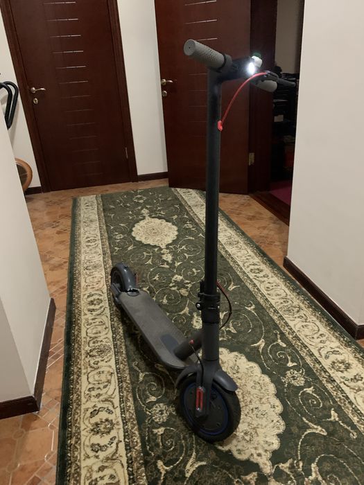 Продам электро самоакат xiaomi esential