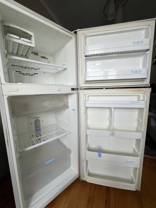 Продам холодильник LG GR-332SVF.