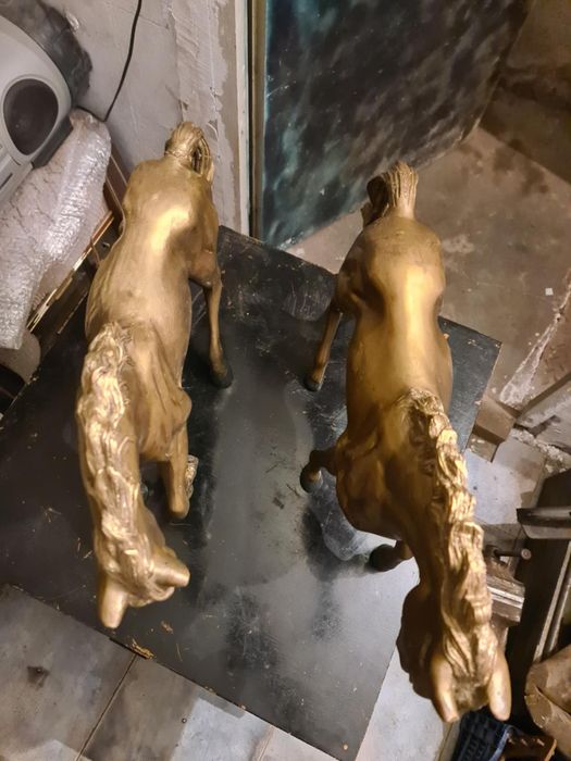 Авторски големи бронзови коне