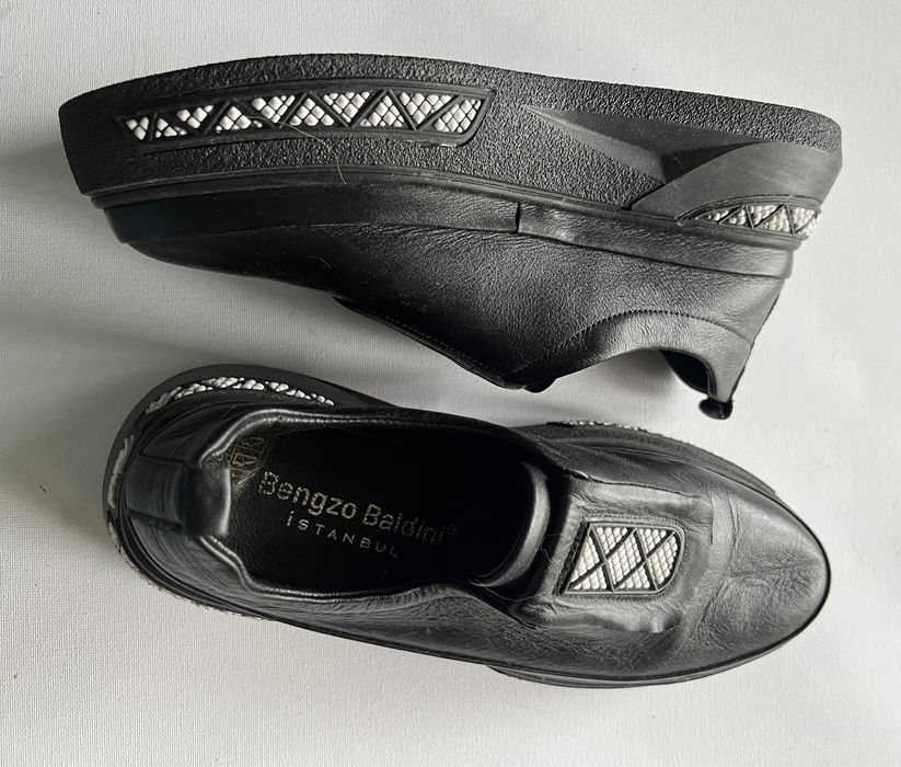 Продаются черные лоферы