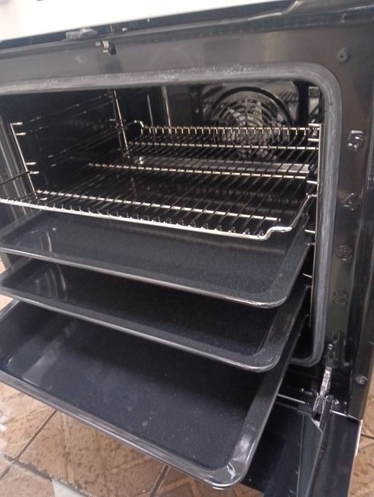 Като нова свободно стояща печка с керамичен плот Gram 2години гаранция