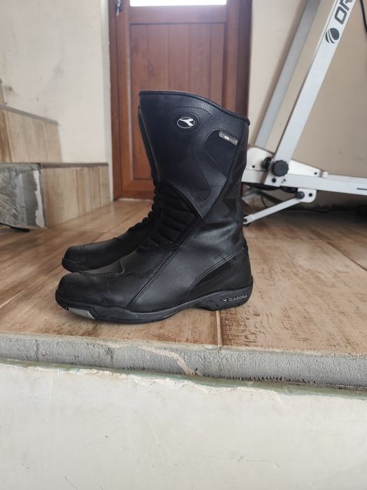 Продавам Мото ботуши и каска