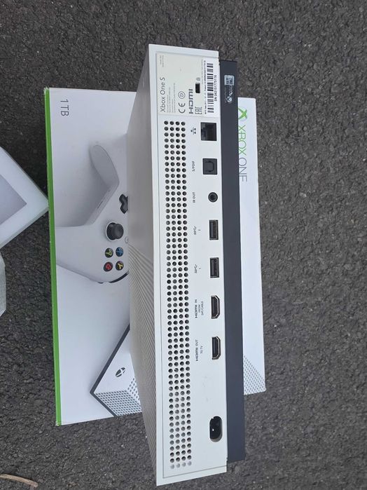 Xbox one S 1 TB cu controller