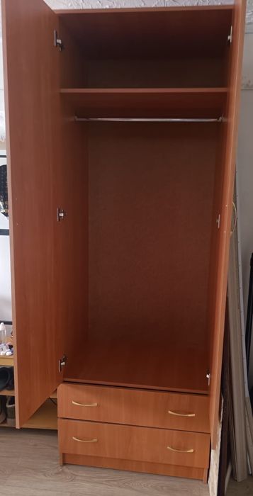 Шкаф с ящиками. Добротный.