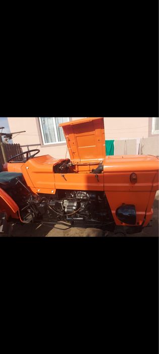 Tractor universal 445