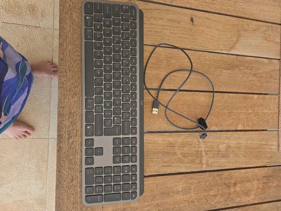 Logitech MX Keys S USB C Безжична клавиатура + мишка Logitech B110 с кабел