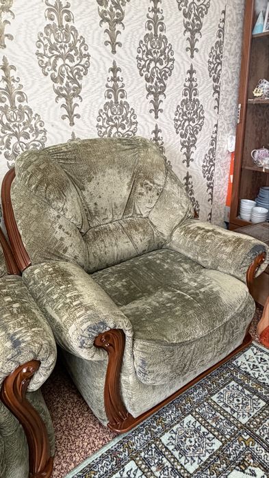 Продам диван и 2 кресла