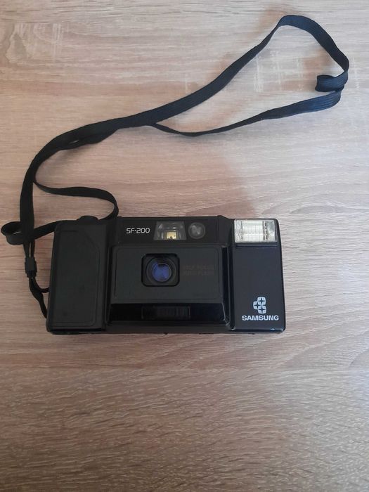Ретро фотоапарат Samsung SF-200 (Point&Shoot)