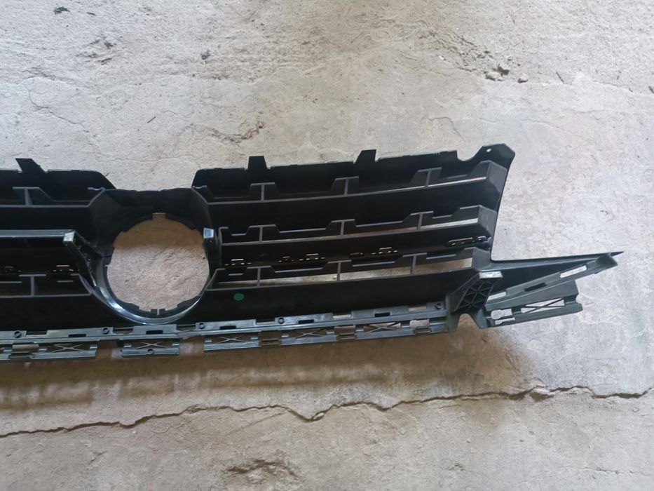 решетка (маска) предна броня VW Volkswagen Touareg 2015-2017