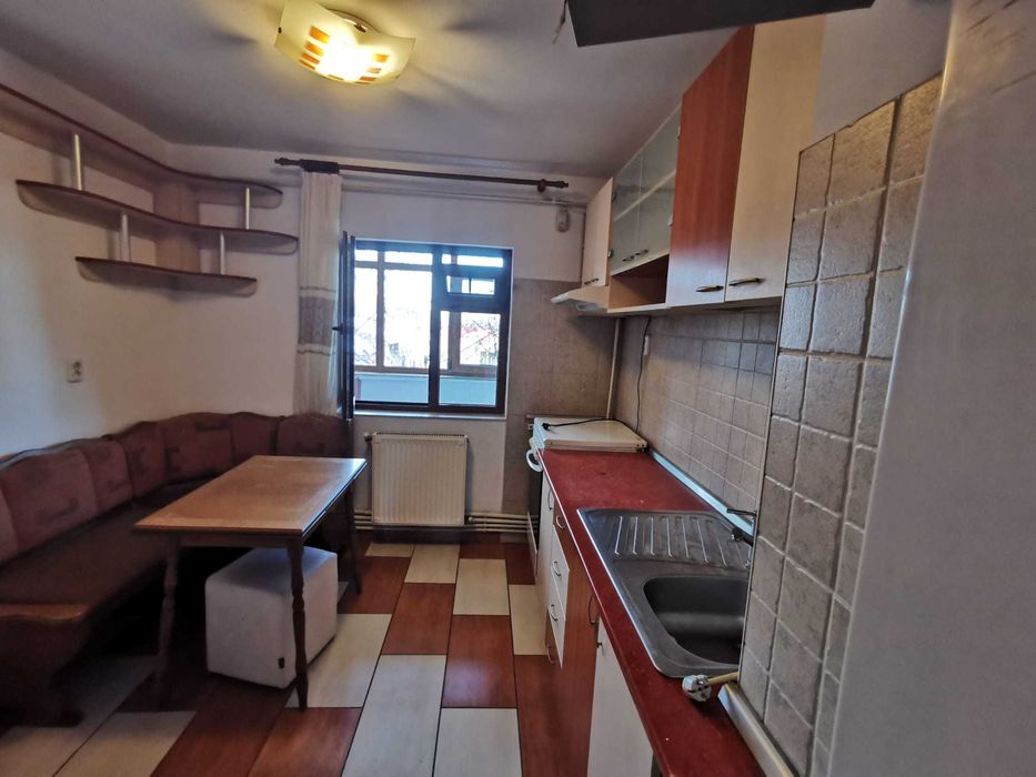 Închiriez apartament