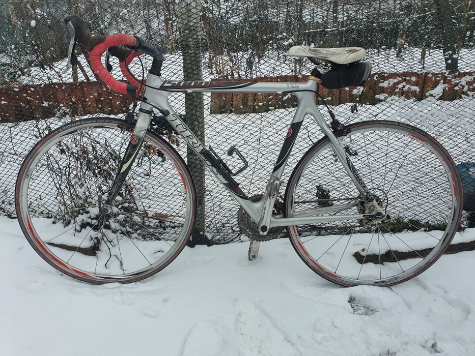Bicicletă de carbon în stare decentă