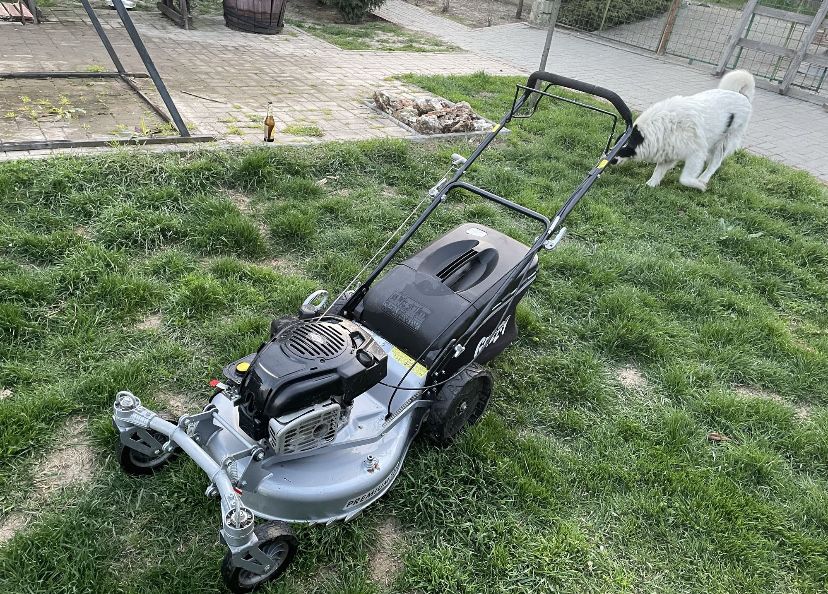 Masina de tuns Iarba Honda si Briggs Stratton