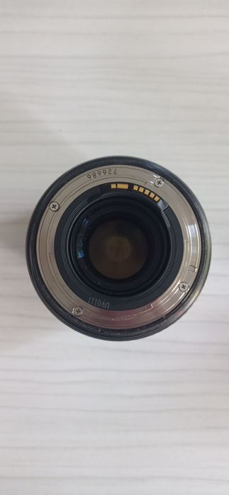 Продавам професионален обектив Canon EF 24-70mm f/2.8L USM (професионален L-обектив)
