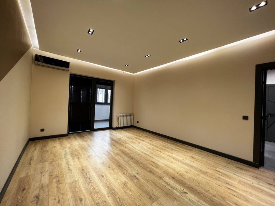 Продаётся Срочно нежилой помещение госпитальной ор-р Базар 120.м2