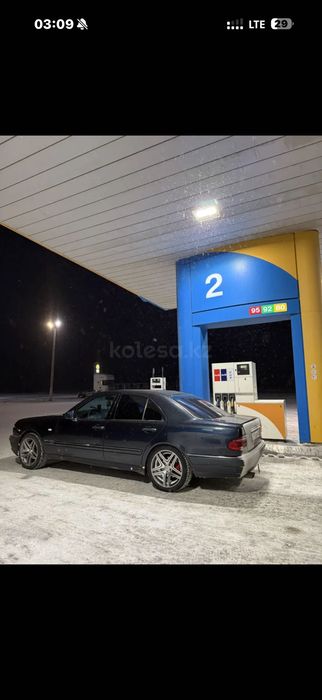 Продам машину мерседес w210