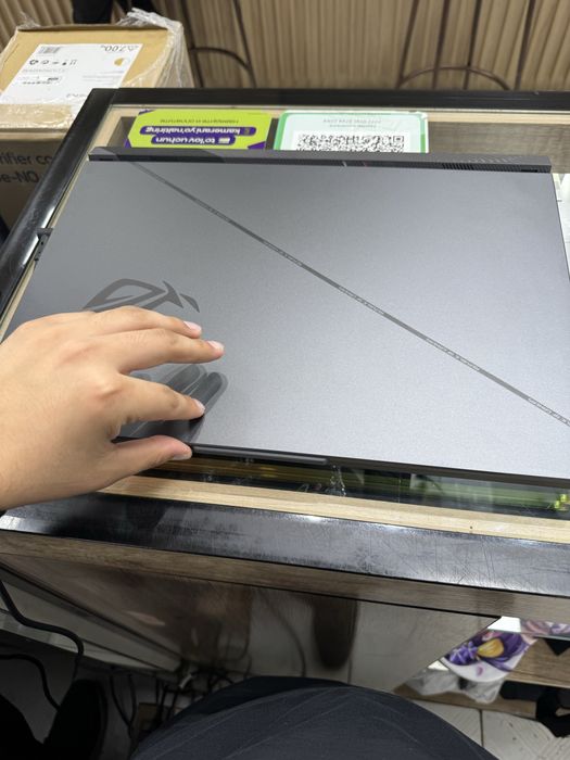 Asus ROG Strix  18 i9-14900HX 32GB DDR5-5600 1TB SSD TX 4060 8GB  B/U