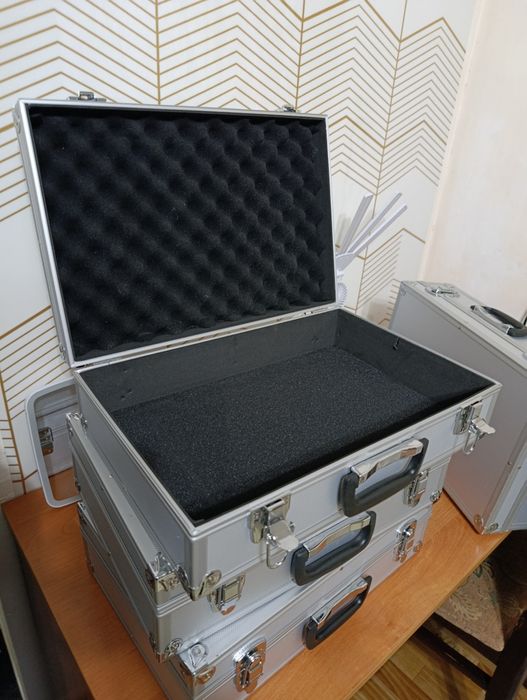 Алюминиевый кейс дипломат