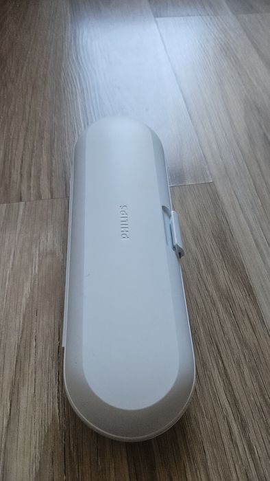 3бр. нови глави, зарядно, кутия и четка Philips Sonicare 5100