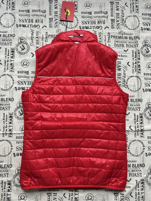 Scuderia Ferrari original official дамски елек грейка.Нов.M