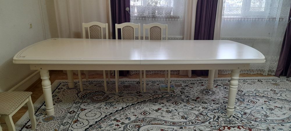 Гостиный овальный  стол