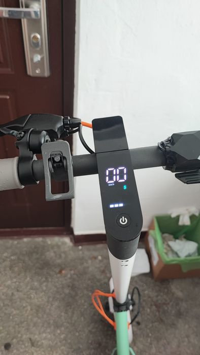 Se vinde Trotineta Electrica Motus Scooty 10 lite