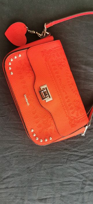 Desigual Чанта с презрамки  в Червено