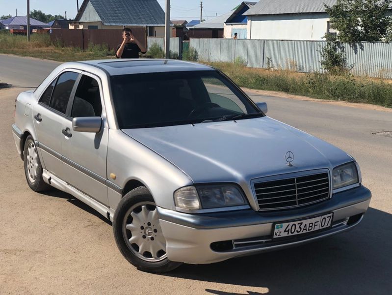 Mercedes-benz c 180  газ бензин