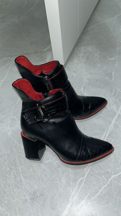 Аяу киім сатылады