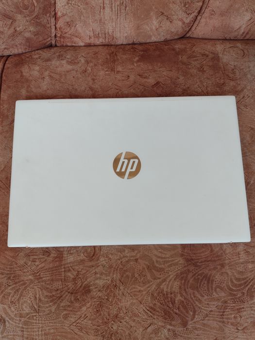 Лаптоп HP pavilion топ състояние!