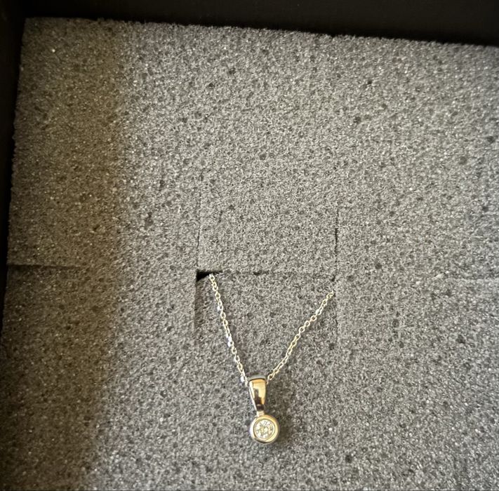 Колие от бяло злато с диамант