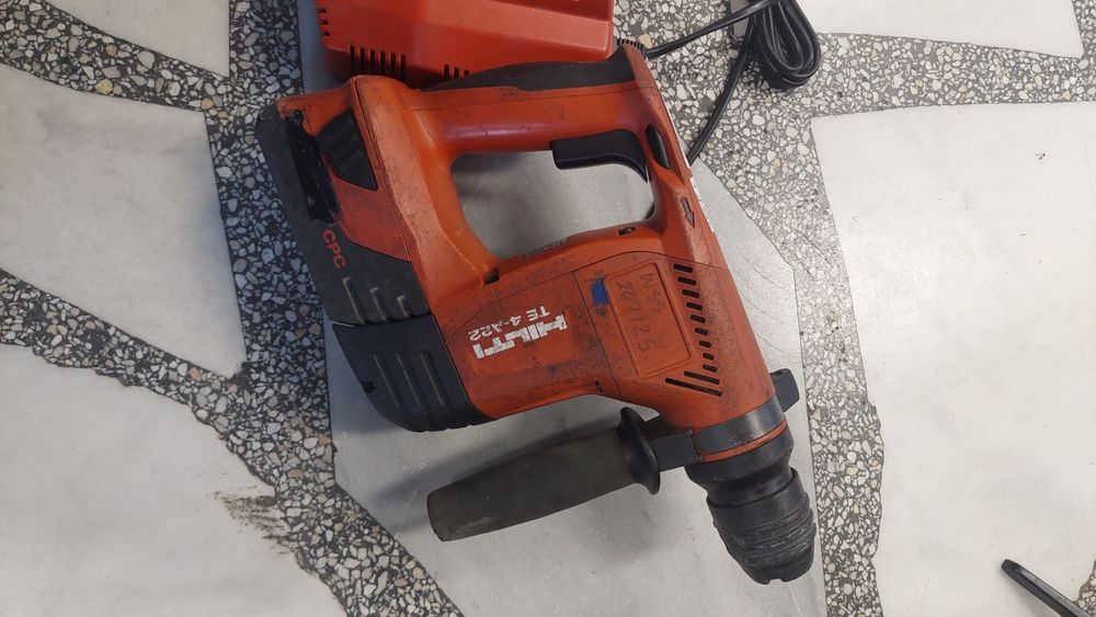 Бормашина Hilti TE 4-A22 + Зарядно